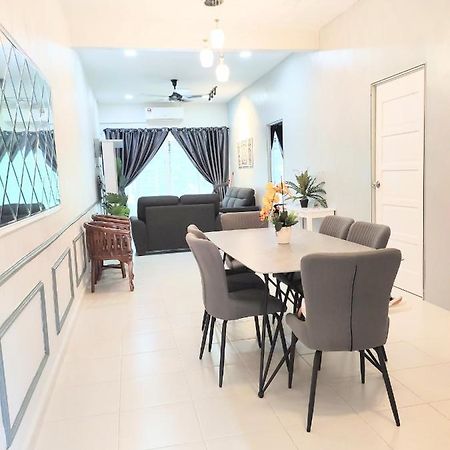 Private Pool Cassa Dinies, Wifi , Bbq,10 Pax Rantau Panjang Exterior foto