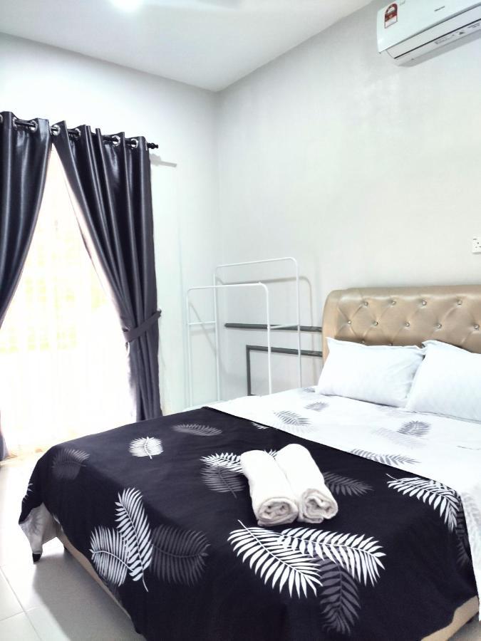 Private Pool Cassa Dinies, Wifi , Bbq,10 Pax Rantau Panjang Exterior foto